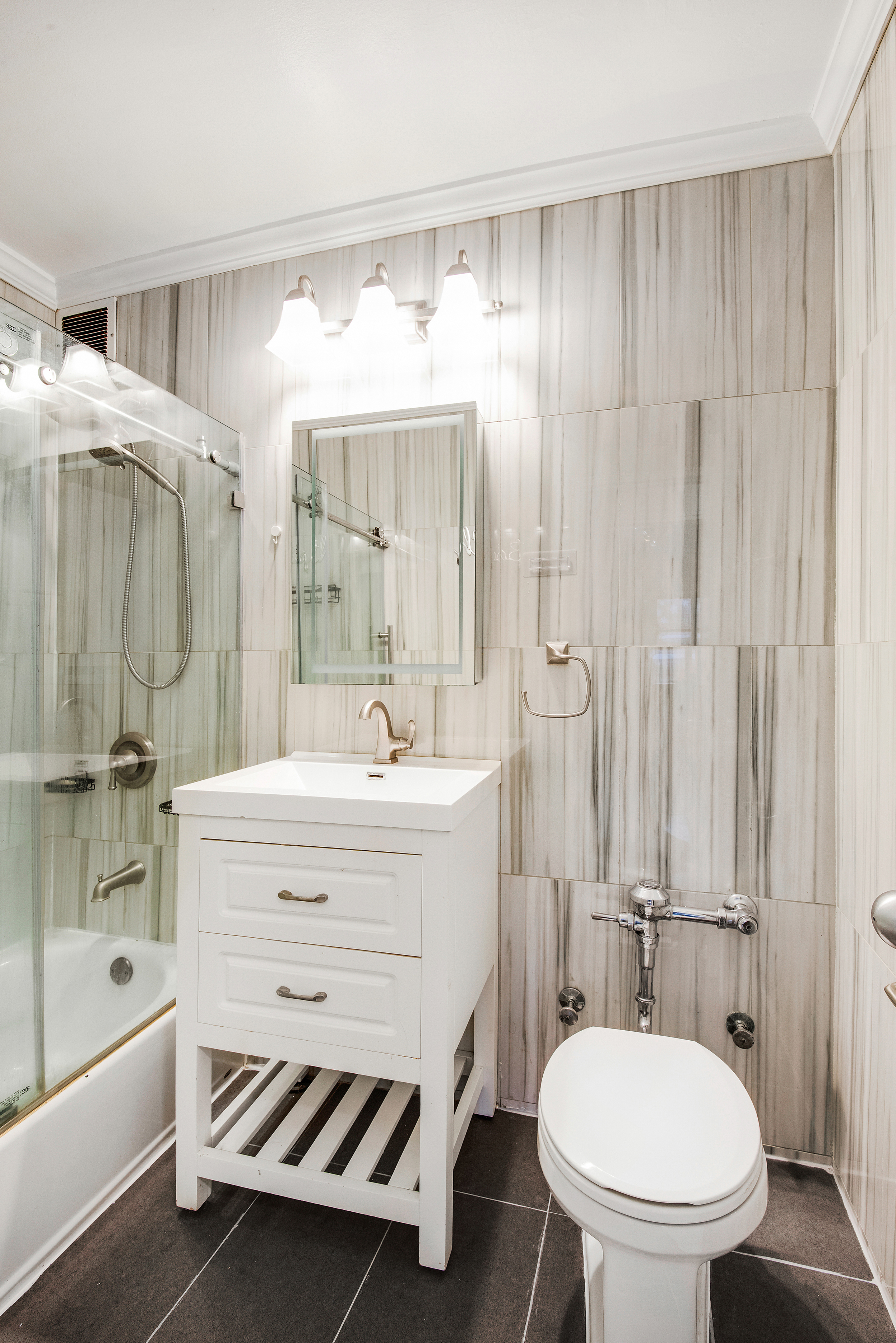 57-10 Junction Boulevard, Unit 6J Queens, NY 11373 - Photo 8 of 10 Gallery Image 8