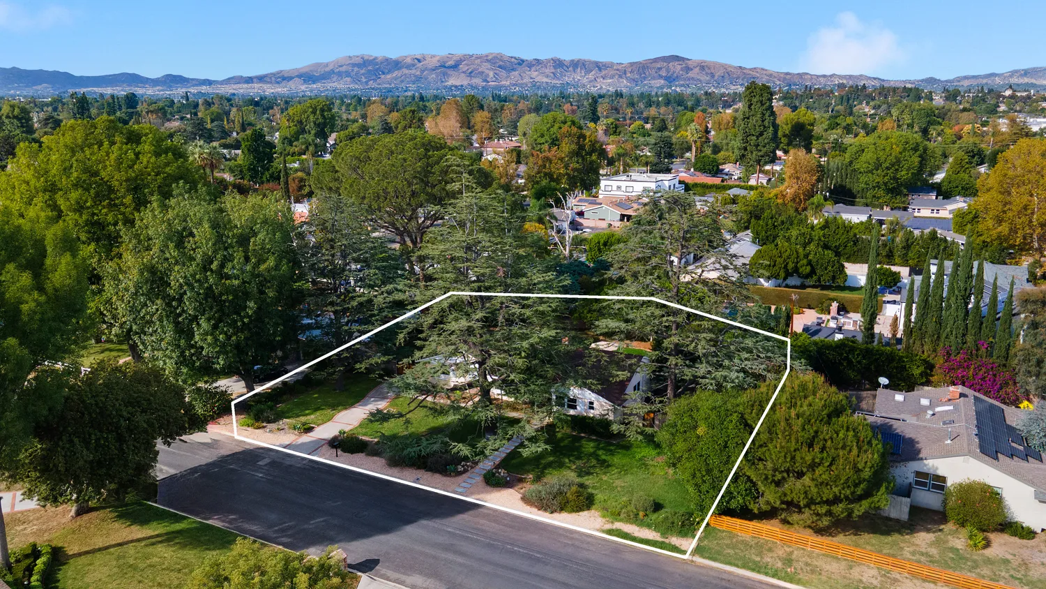 $1,100,000 | 17055 Gresham Street, Northridge, CA 91325