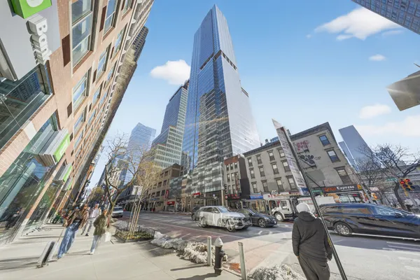 $4,700 | 350 West 42nd Street, Unit 7D | Hell's Kitchen