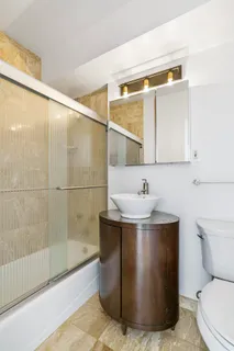 $1,195,000 | 166 East 63rd Street, Unit 7A | Lenox Hill