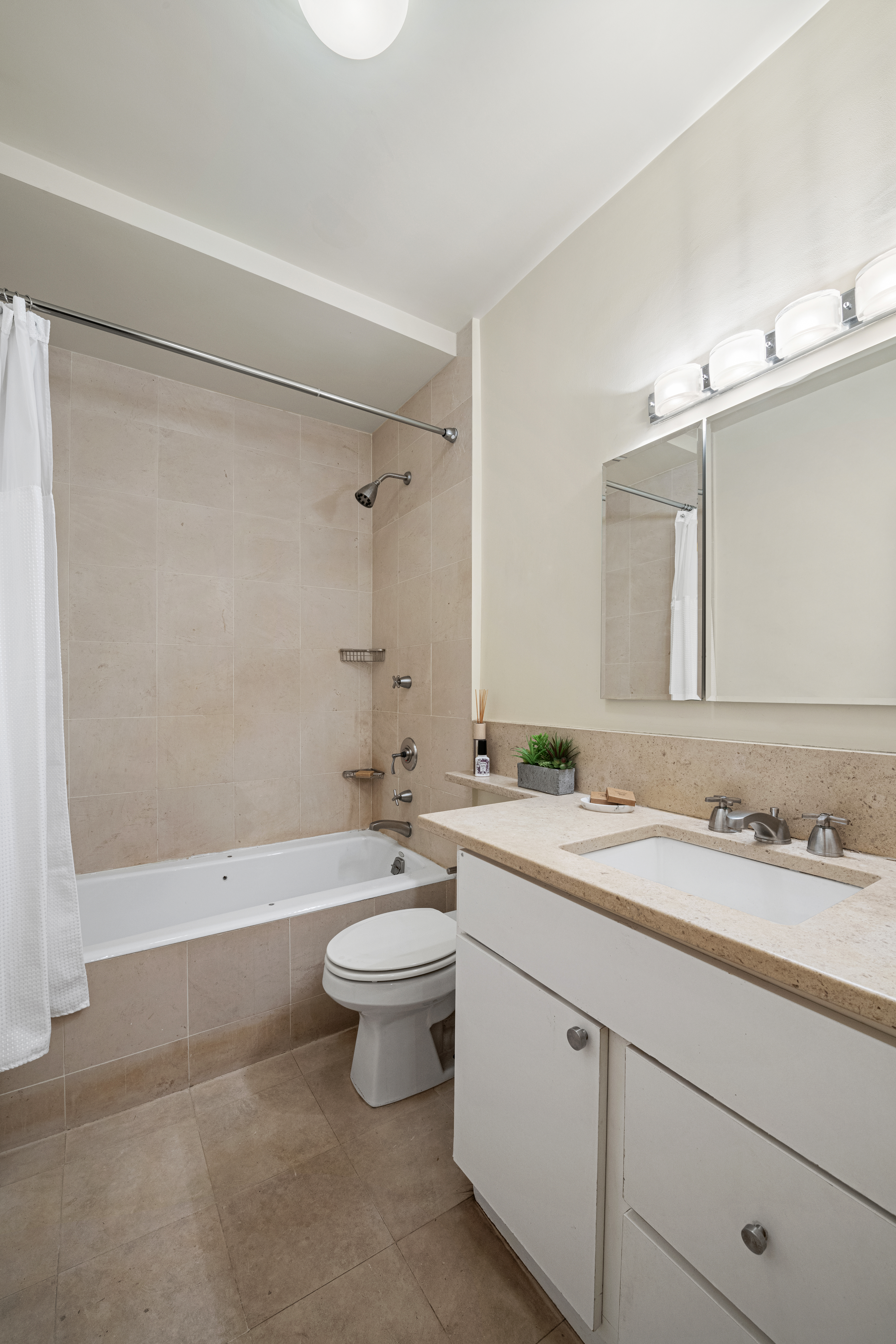 930 5th Avenue, Unit 7G Manhattan, NY 10021 - Photo 8 of 9