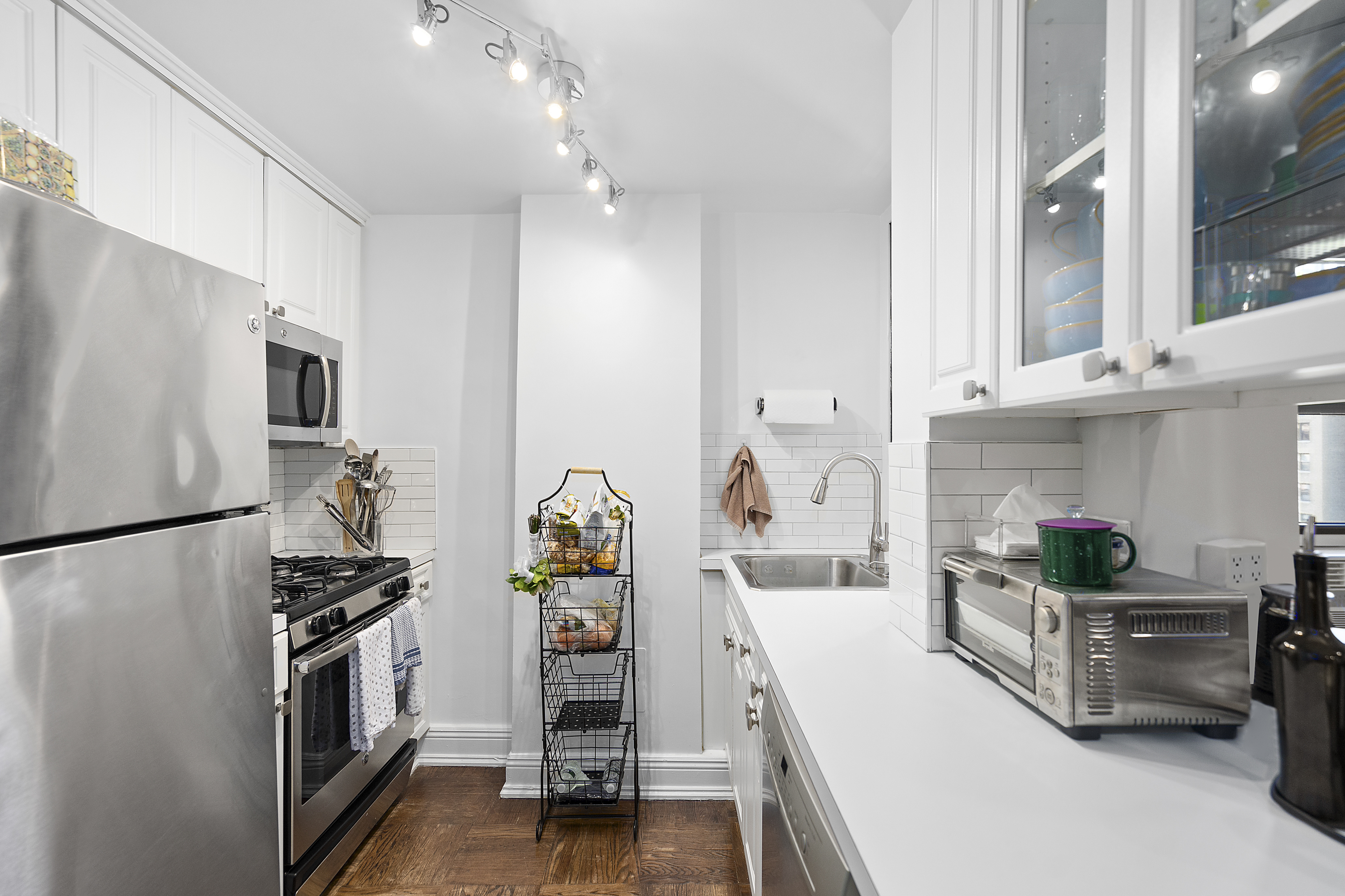 235 West End Avenue, Unit 11H Manhattan, NY 10023 - Photo 3 of 9