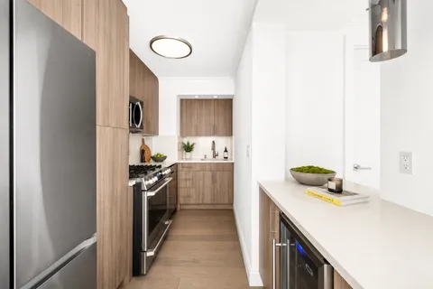 $850,000 | 333 East 34th Street, Unit 6H | Murray Hill