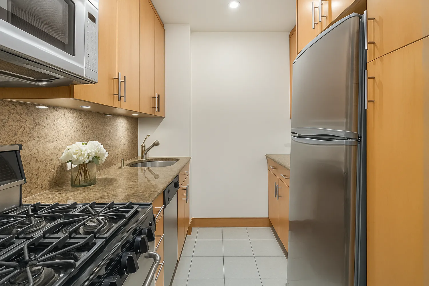 $895,000 | 30 East 9th Street, Unit 2II | Greenwich Village