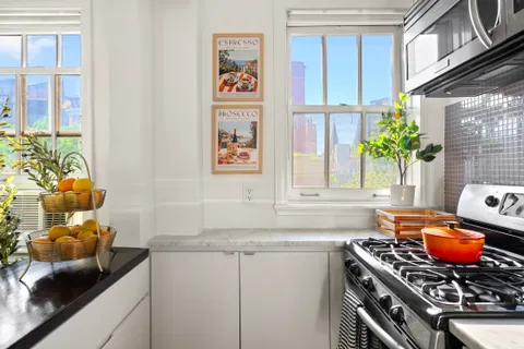 $1,350,000 | 2 Grove Street, Unit 6D | West Village