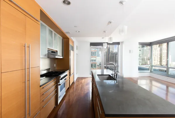 $8,900 | 30 West Street, Unit 15B | Battery Park City