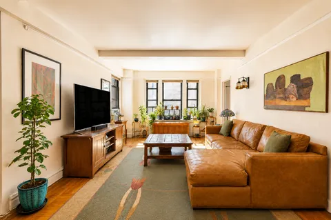 $649,000 | 127 West 96th Street, Unit 5A | Upper West Side