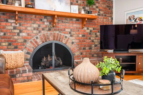 Contact Agent | 14 South Duke Street, Rockville, MD 20850