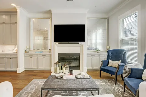 $1,275,000 | 420 West 18th Street, Houston, TX 77008