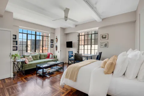 $400,000 | 320 East 42nd Street, Unit 2510 | Murray Hill