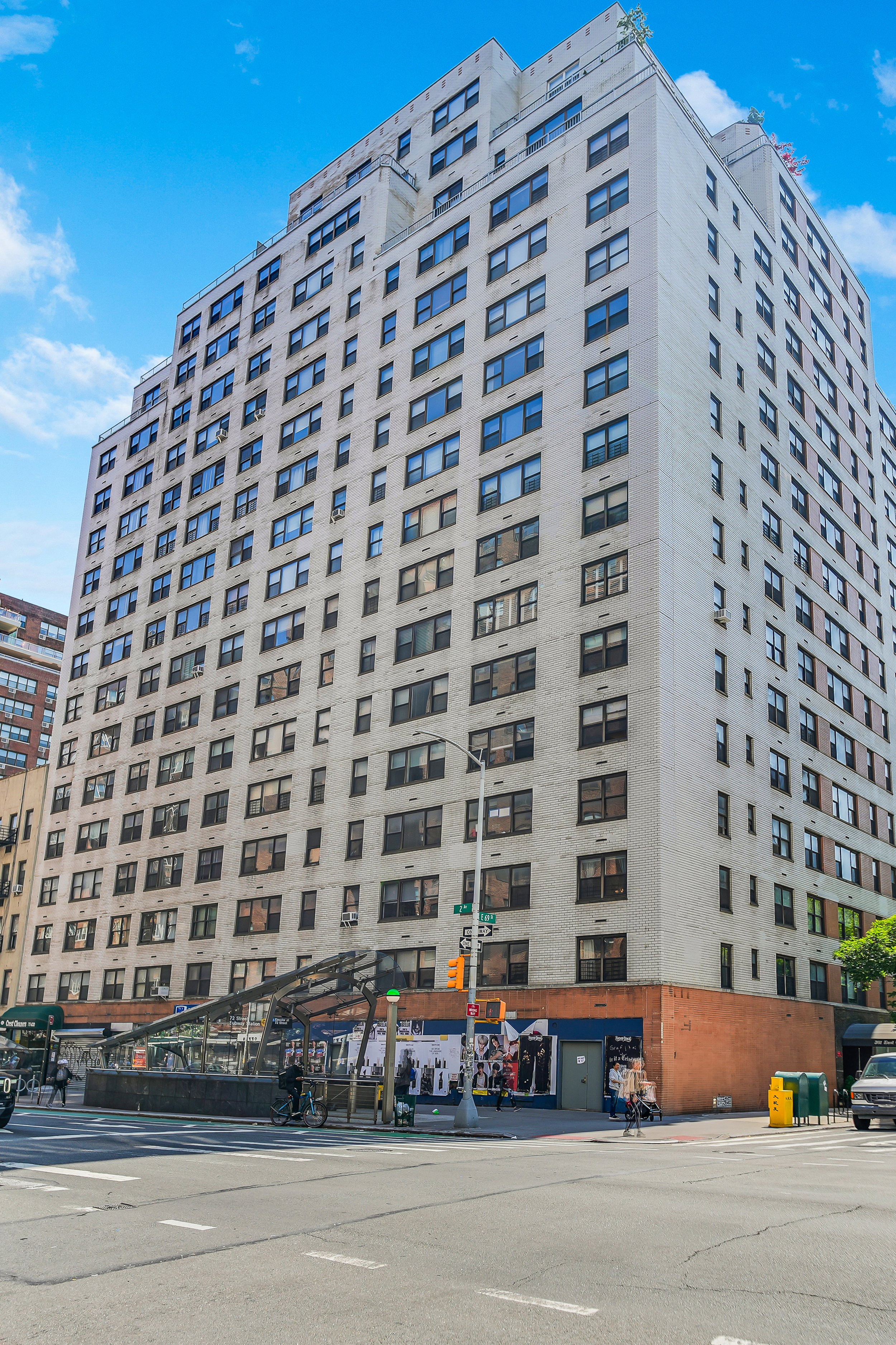 301 East 69th Street, Unit 3M Manhattan, NY 10021 - Photo 9 of 12 a building view