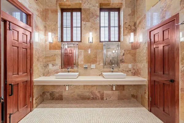 $1,400,000 | 802-10 Locust Street, Unit 201, Philadelphia, PA 19107