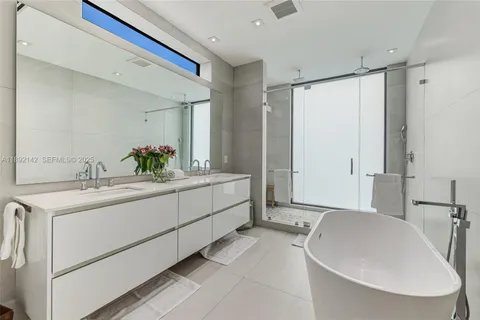$6,685,000 | 445 Ridgewood Road, Key Biscayne, FL 33149