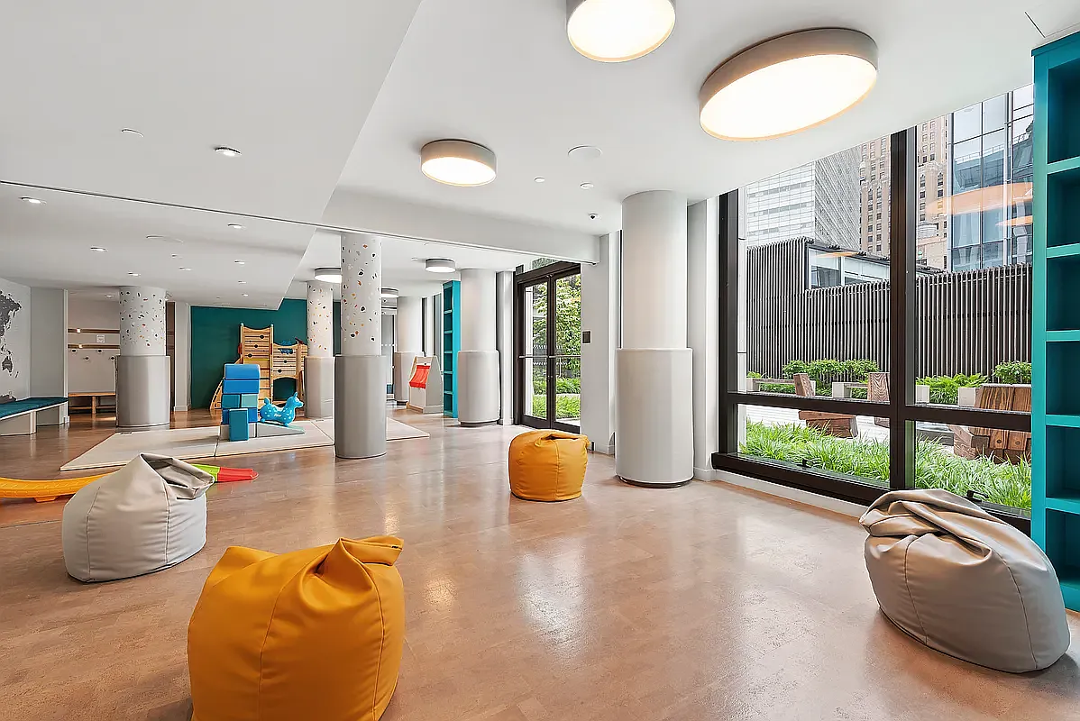 101 Warren Street, Unit 2220 Manhattan, NY 10007 - Photo 13 of 19