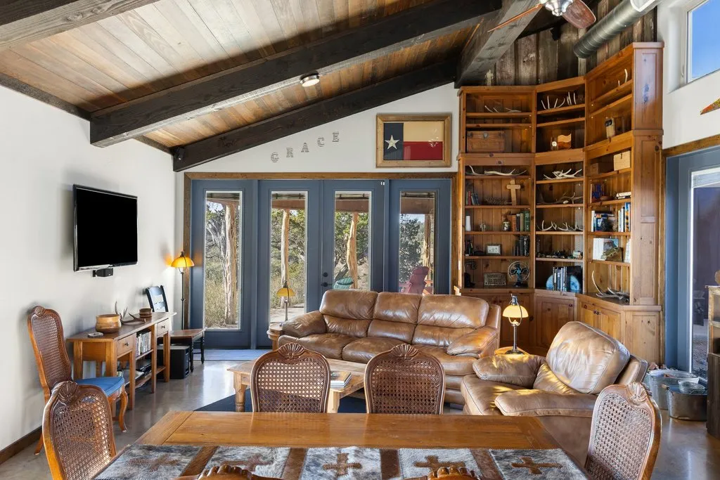 $1,750,000 | 1292 Upper Turtle Creek Road, Kerrville, TX 78028