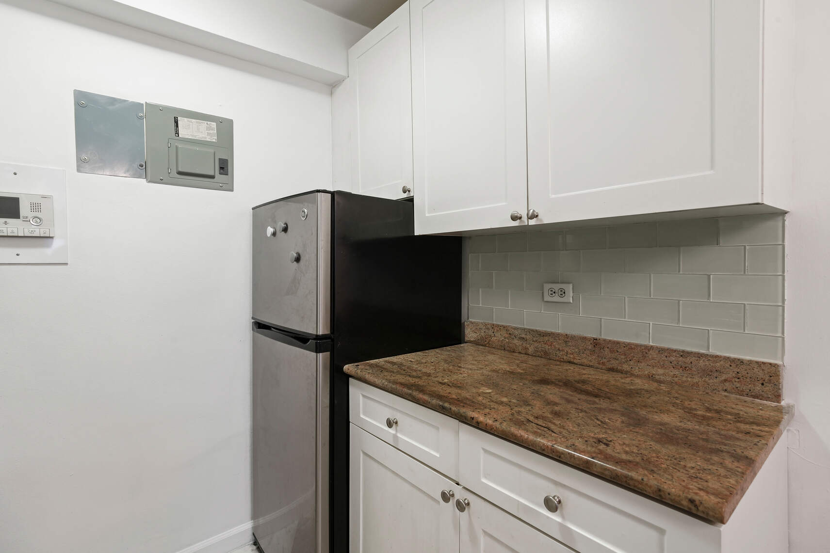 321 East 45th Street, Unit 1F Manhattan, NY 10017 - Photo 6 of 14 a kitchen with granite countertop a refrigerator and a stove