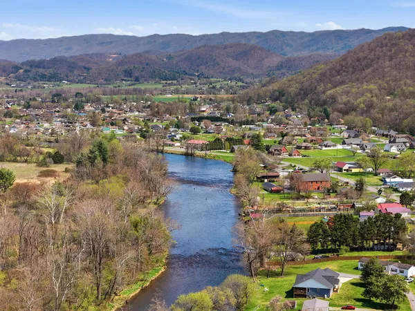$899,000 | 135 Brandywine Place, Elizabethton, TN 37643