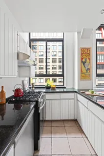 $975,000 | 348 West 38th Street, Unit 9E | Hudson Yards