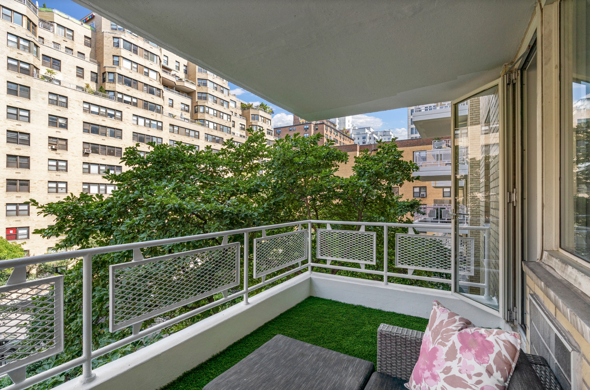 40 East 9th Street, Unit 4F Manhattan, NY 10003 - Photo 7 of 23