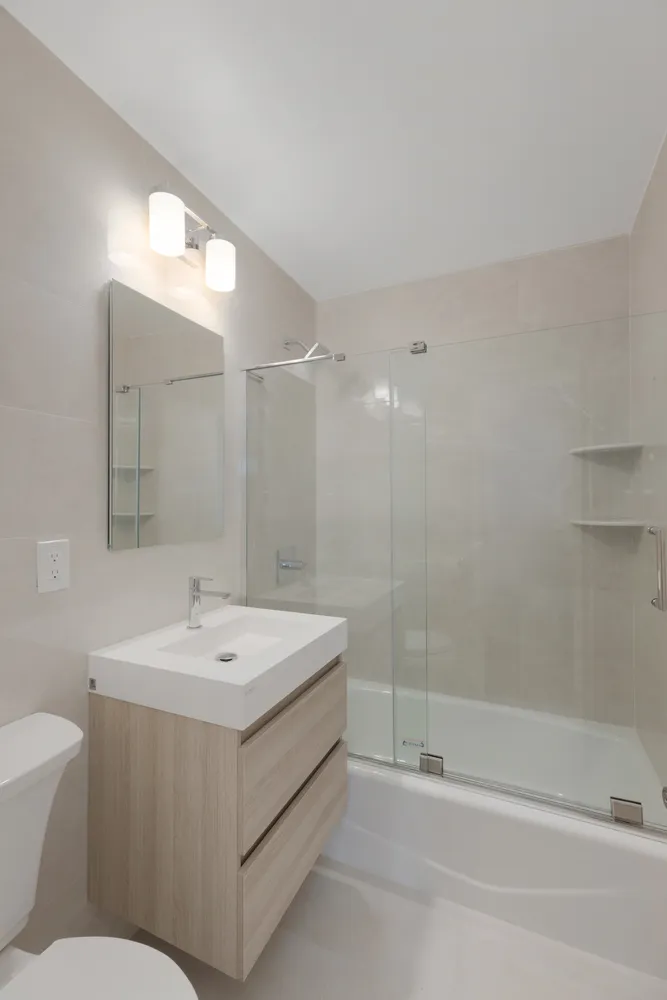 $4,900 | 201 West 70th Street, Unit 20L | Upper West Side