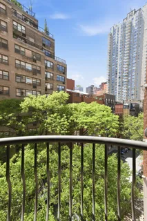 $775,000 | 343 East 74th Street, Unit 5H | Lenox Hill