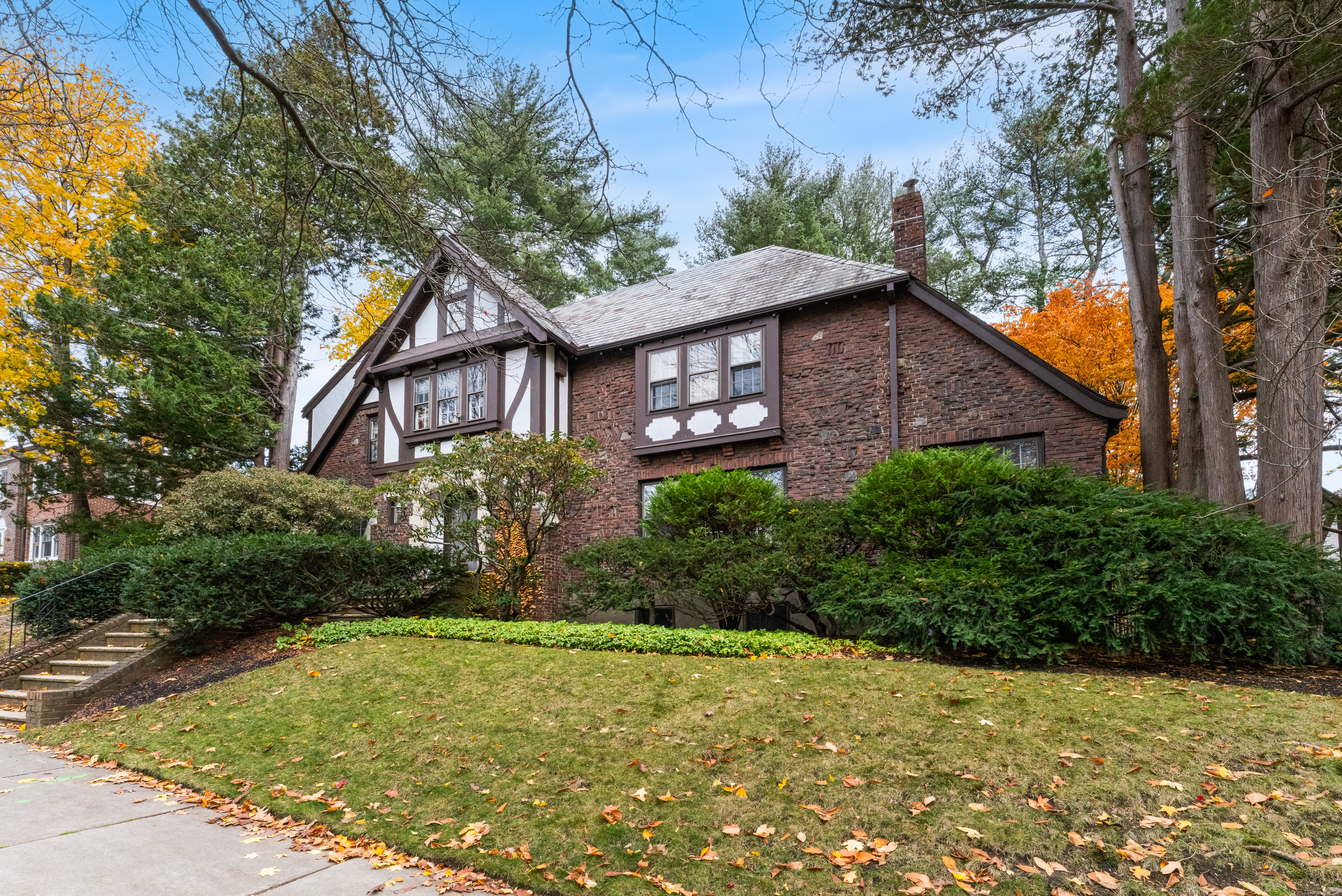 302 Dean Road Brookline, MA 02445 - Photo 2 of 20