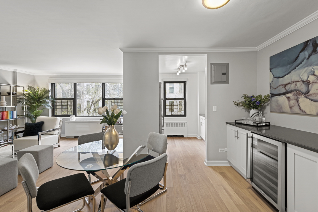 301 East 69th Street, Unit 2D Manhattan, NY 10021 - Photo 4 of 13