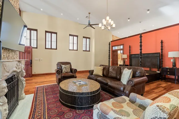 $1,400,000 | 802-10 Locust Street, Unit 201, Philadelphia, PA 19107