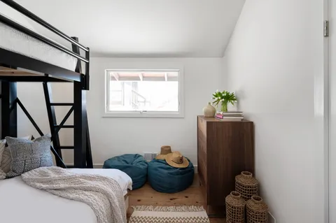 $3,850,000 | 44 Cliff Road, Amagansett, NY 11930