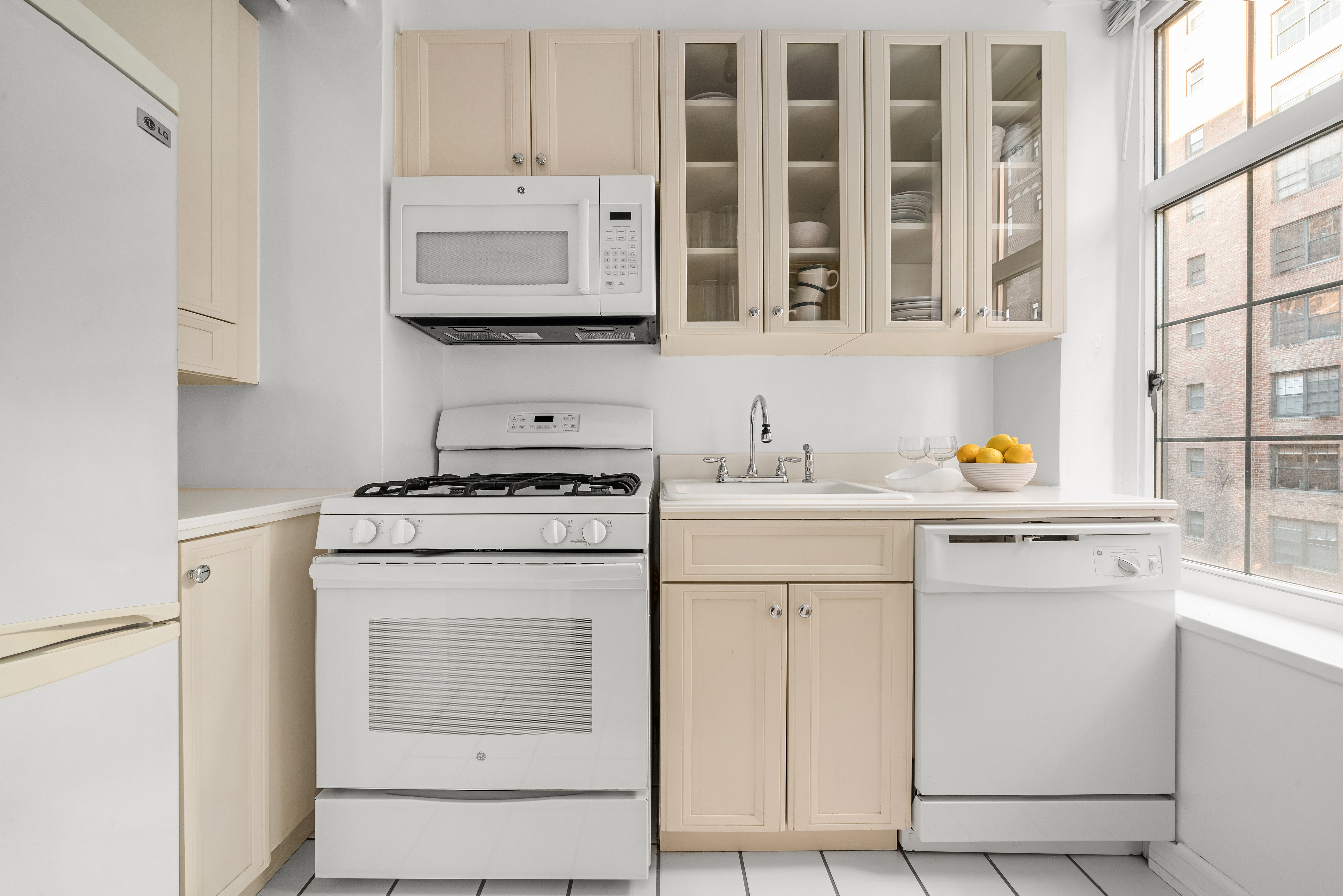 405 West 23rd Street, Unit 9I Manhattan, NY 10011 - Photo 4 of 10 a utility room with closet dryer and washer