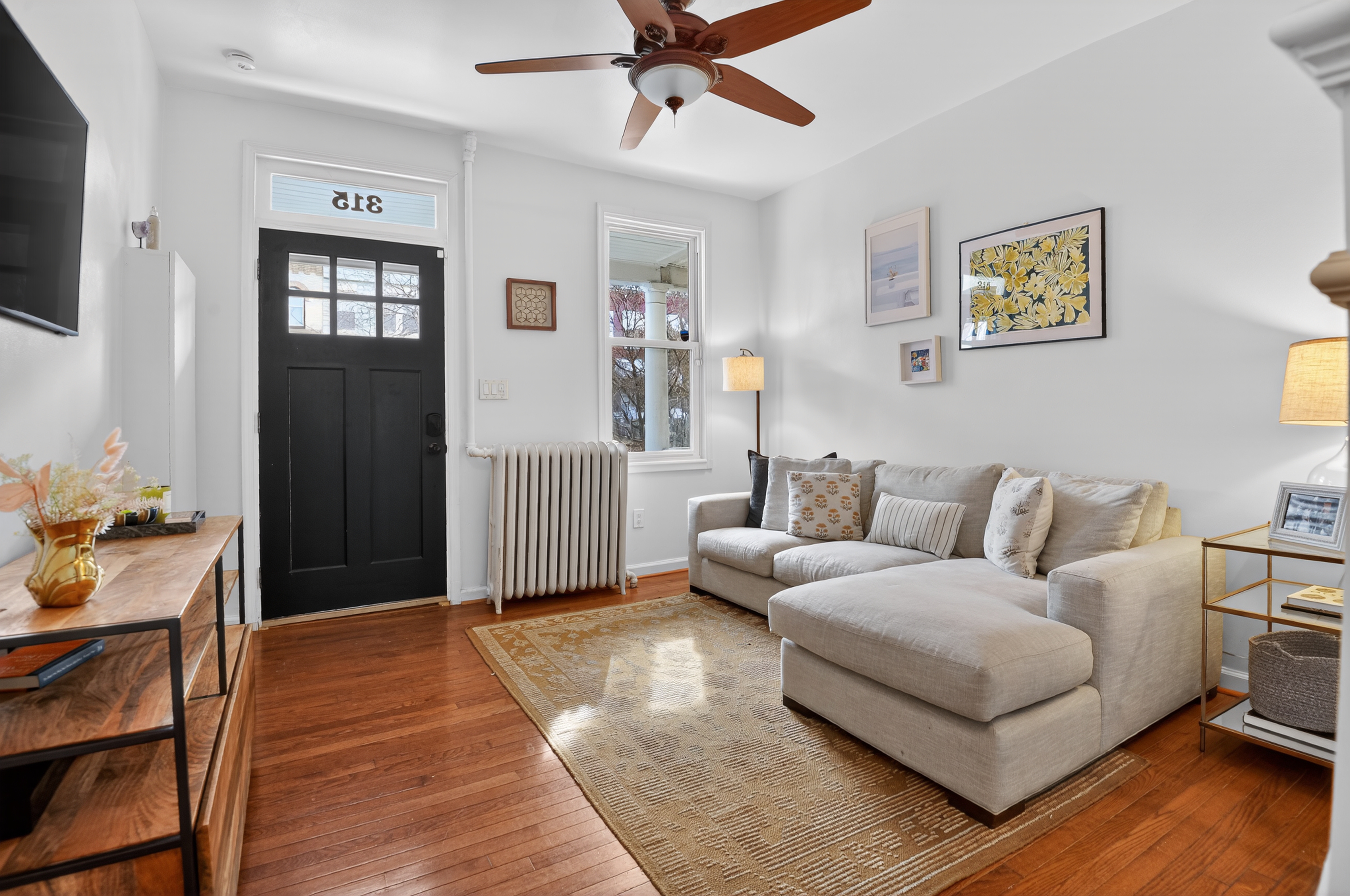 315 16th Street Southeast Washington, DC 20003 - Photo 4 of 21