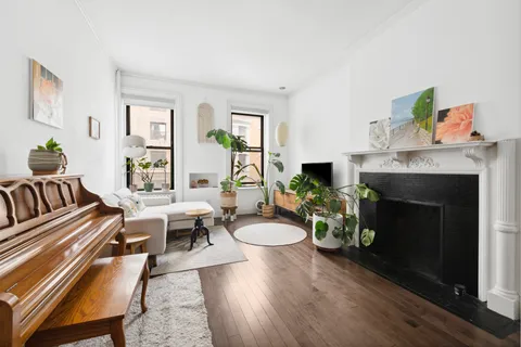 $599,000 | 332 West 101st Street, Unit 4F | Upper West Side
