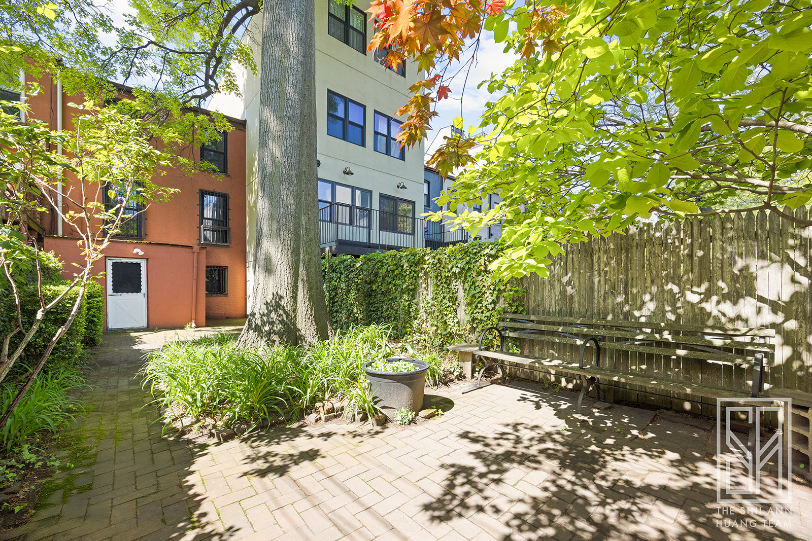 195 A 8th Street Brooklyn, NY 11215 - Photo 20 of 26 a view of a chairs and tables in the patio