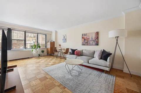 $600,000 | 120 East 90th Street, Unit 7A | Upper East Side