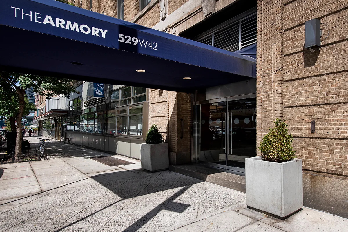 529 West 42nd Street, Unit 7N Manhattan, NY 10036 - Photo 8 of 12 a view of a building with a sitting area