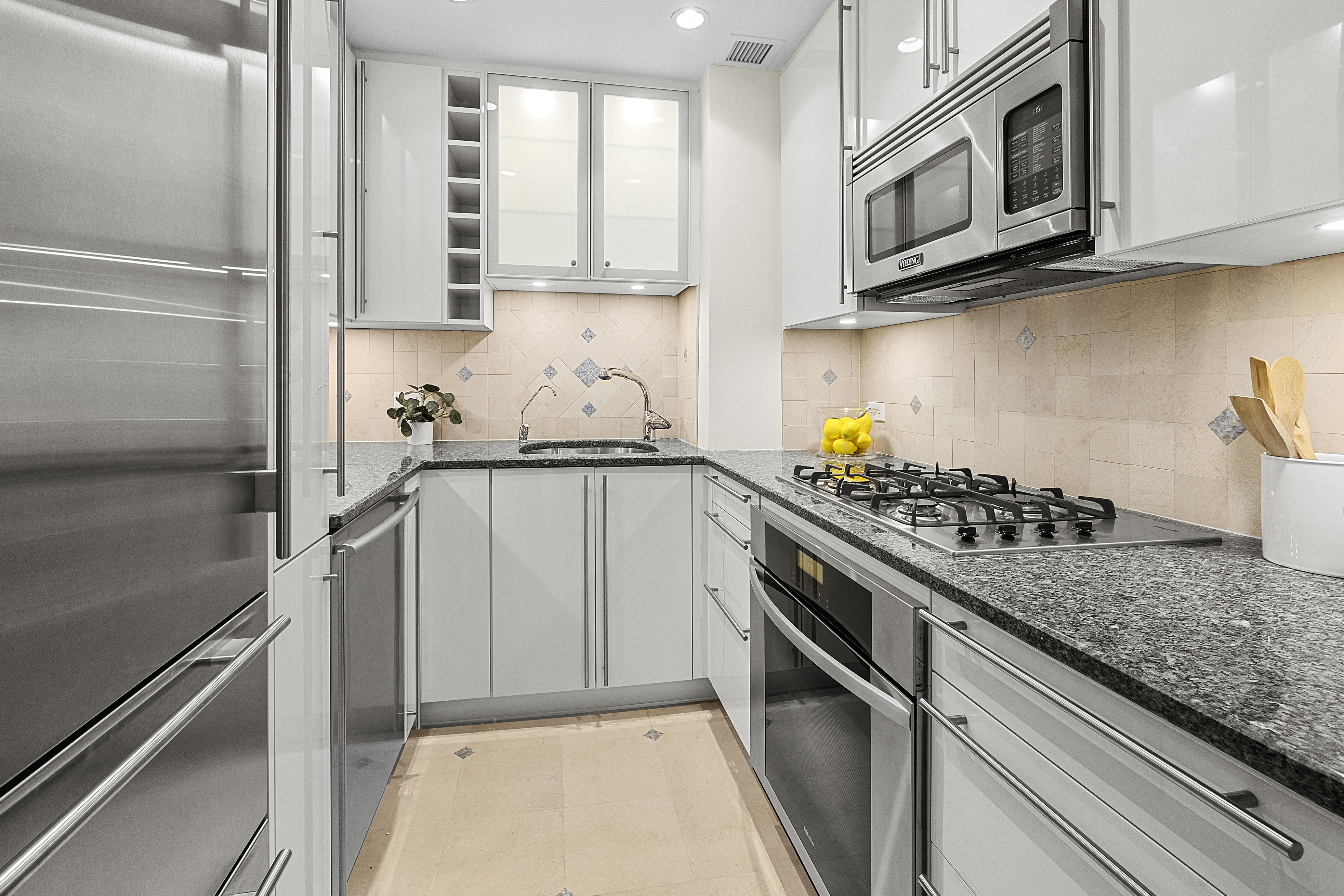 721 5th Avenue, Unit 33B Manhattan, NY 10022 - Photo 3 of 8