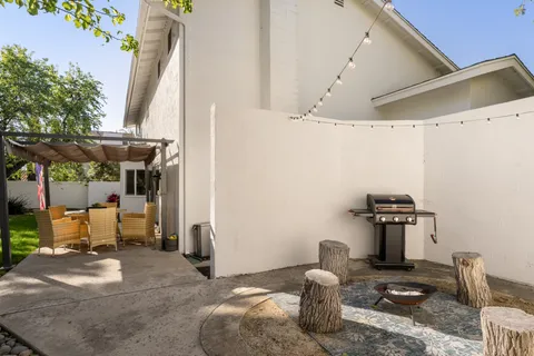 $1,995,000 | 2927 Levante Street, Carlsbad, CA 92009