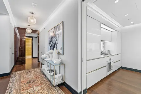$2,550,000 | 53 West 53rd Street, Unit 20C | Midtown Central