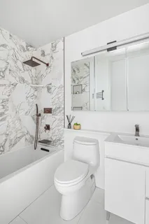 $915,000 | 350 West 50th Street, Unit 29D | Hell's Kitchen