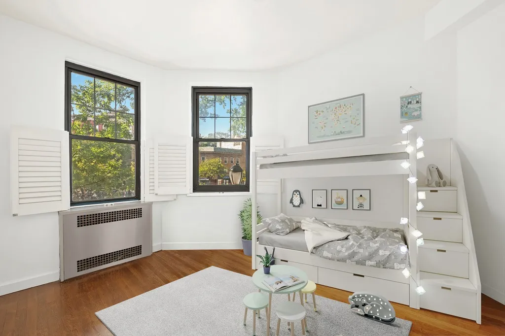 $2,395,000 | 290 6th Avenue, Unit 2KL | Greenwich Village