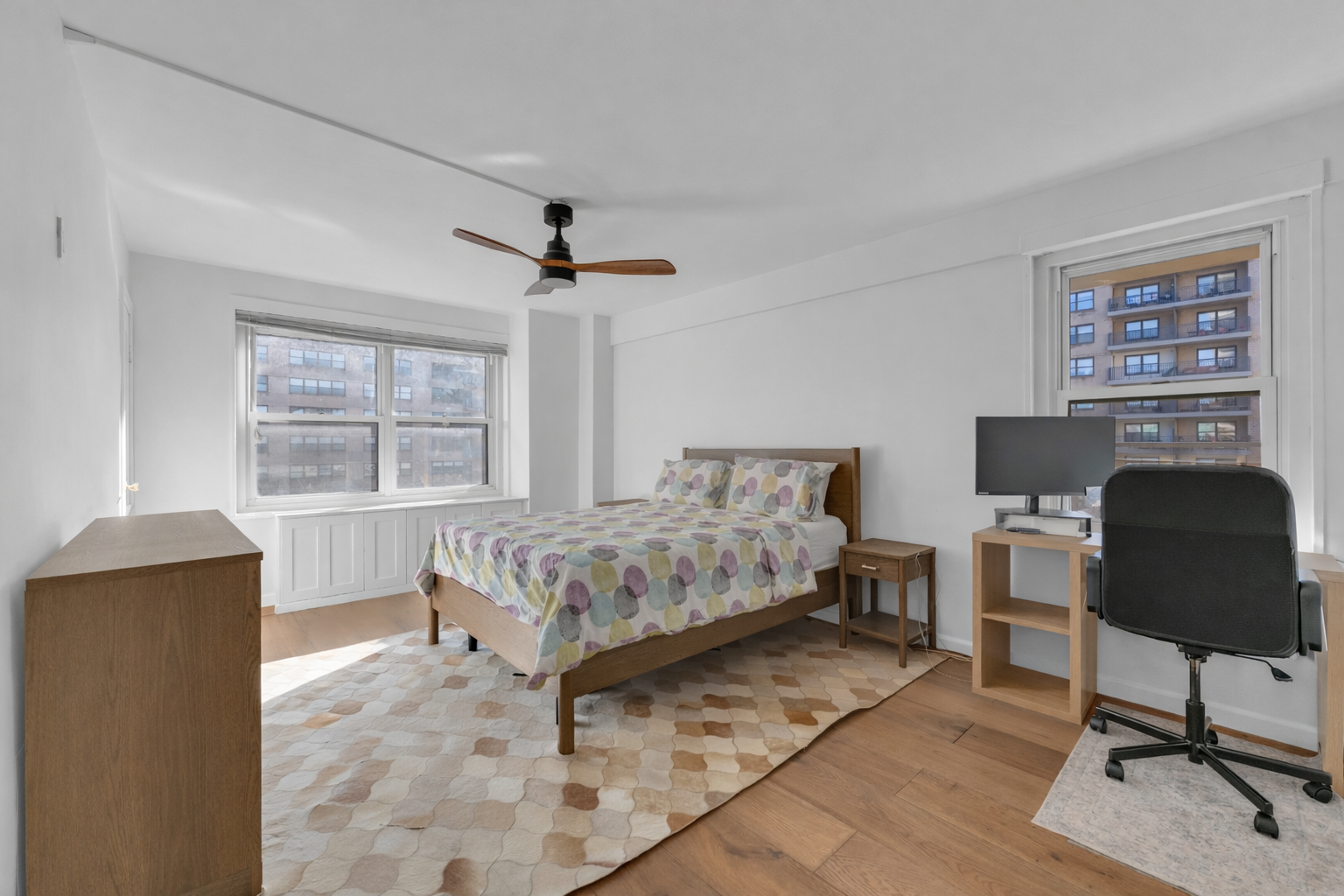 150 West End Avenue, Unit 21M Manhattan, NY 10023 - Photo 6 of 13 a bedroom with a bed and a desk