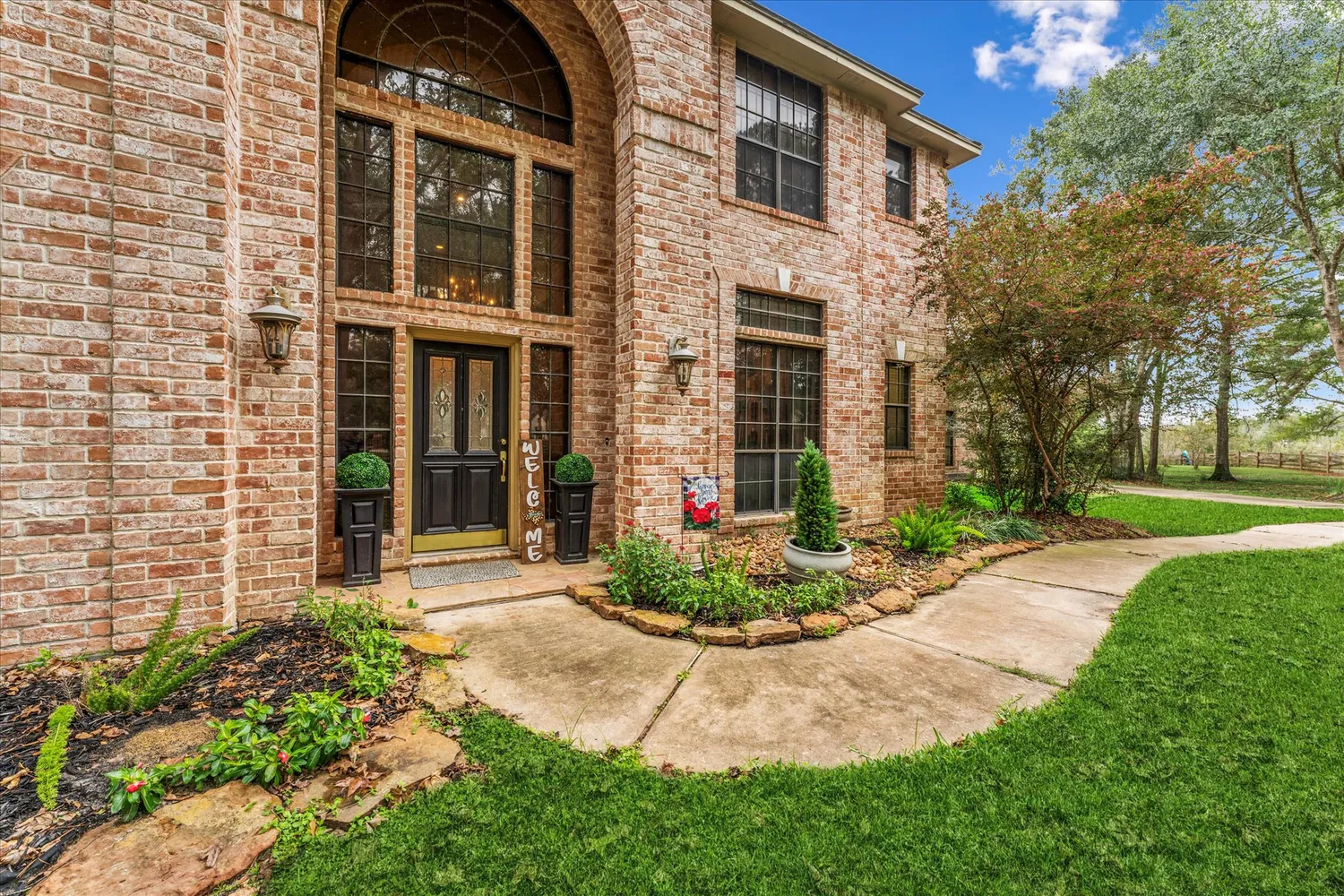 $984,500 | 1019 Towering Oaks Street, Magnolia, TX 77355