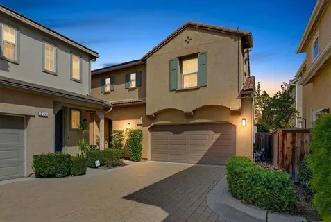 $875,000 | 271 Sparkleberry Avenue, Orange, CA 92865