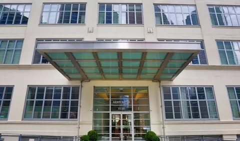 $899,000 | 27-28 Thomson Avenue, Unit 127 | Long Island City