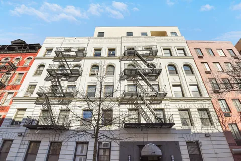 $820,000 | 215 West 105th Street, Unit 3B | Upper West Side