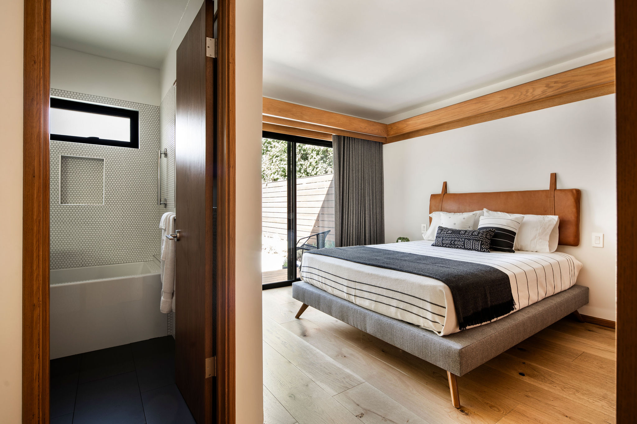 2371 Cove Ave Los Angeles, CA 90039 - Photo 22 of 43