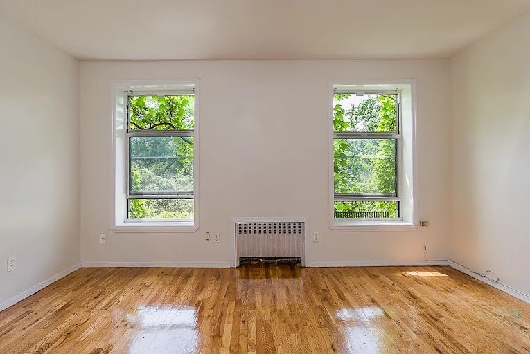 224 Cumberland Street, Unit 4 Brooklyn, NY 11205 - Photo 4 of 5 an empty room with a window