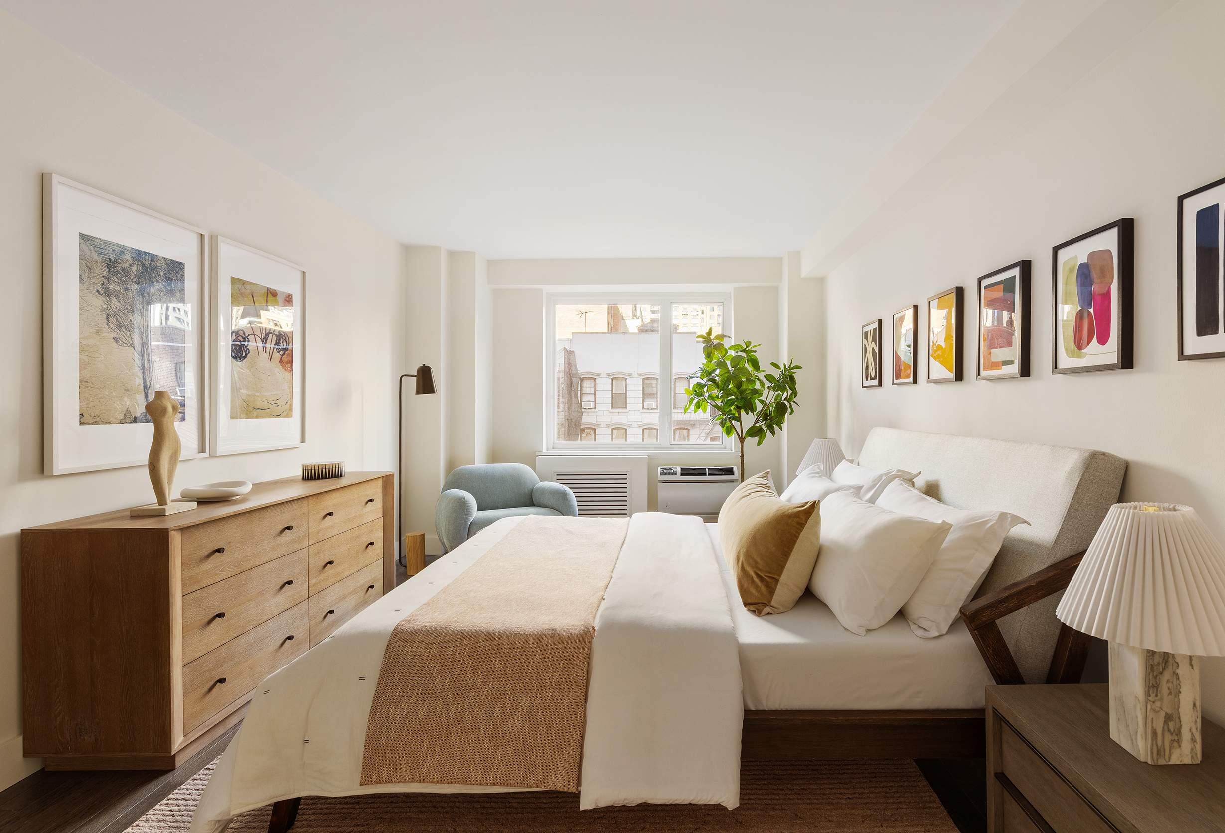 411 East 53rd Street, Unit 6L Manhattan, NY 10022 - Photo 8 of 12 a spacious bedroom with a bed and wooden floor