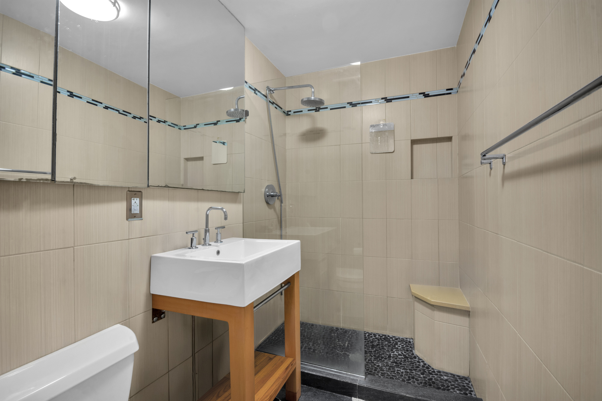 344 West 49th Street, Unit 3G Manhattan, NY 10019 - Photo 5 of 9