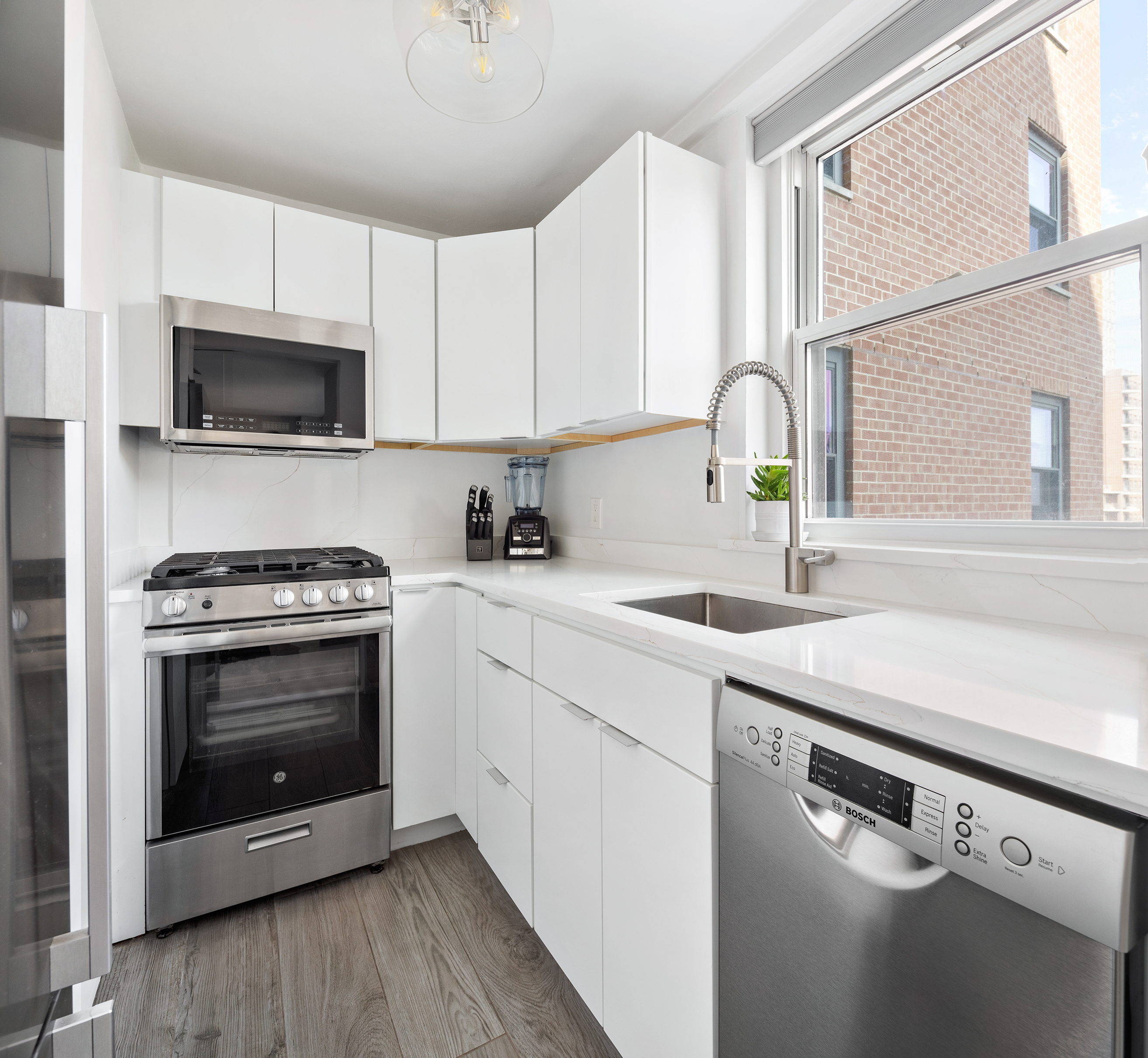 200 East 84th Street, Unit 12A Manhattan, NY 10028 - Photo 3 of 12